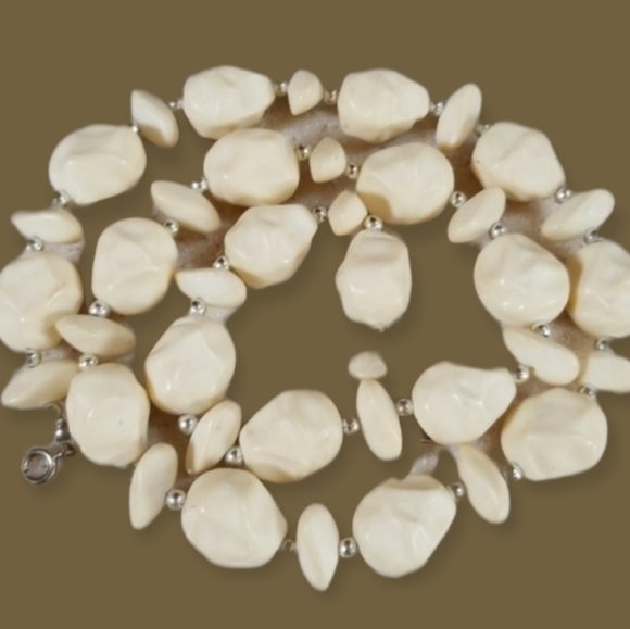 Vintage Mid Century Modern Chunky Beaded Necklace - Picture 14 of 16